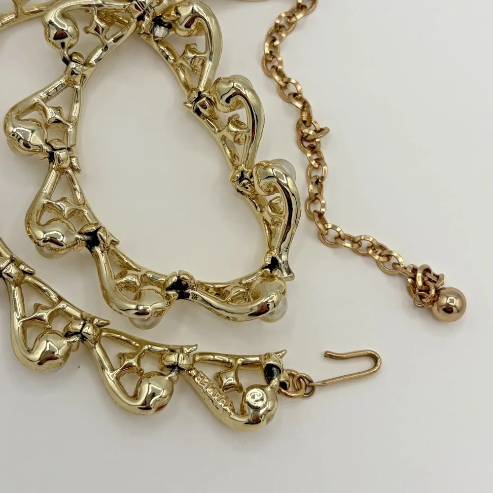Vtg‎ Lisner Gold Tone Faux Pearl and Rectangle Clear Rhinestone Necklace